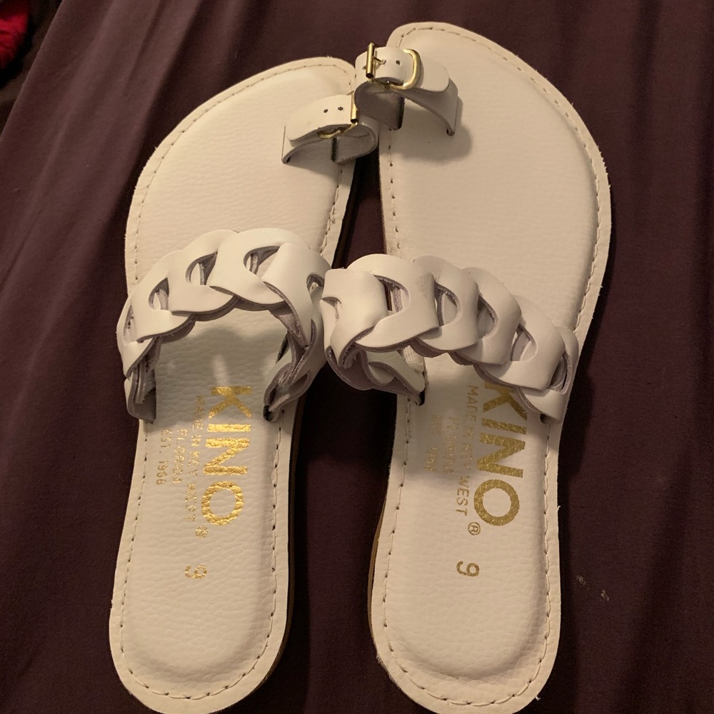 Super unique new Kino sandals